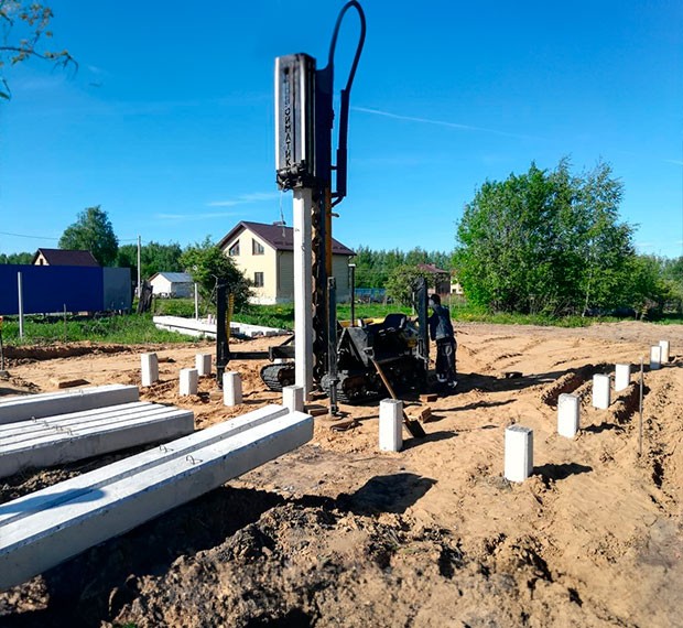 Монтаж фундамента на забивных сваях в Артёмовском